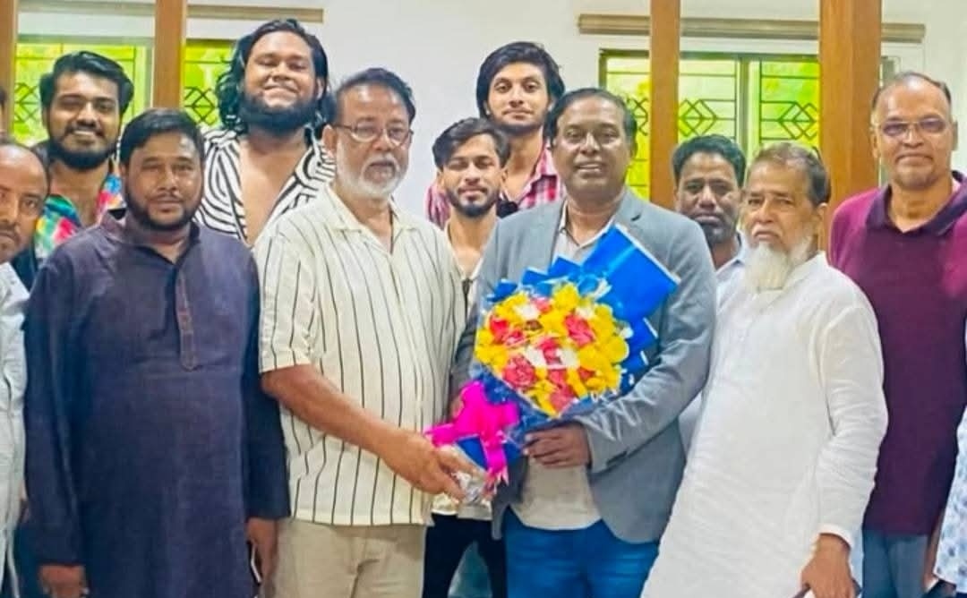 নরসিংদীর শিবপুর থেকে বিএনপির মনোনয়নপ্রত্যাশী মনজুর এলাহীকে লন্ডনফেরত এয়ারপোর্টে ফুলেল শুভেচ্ছা