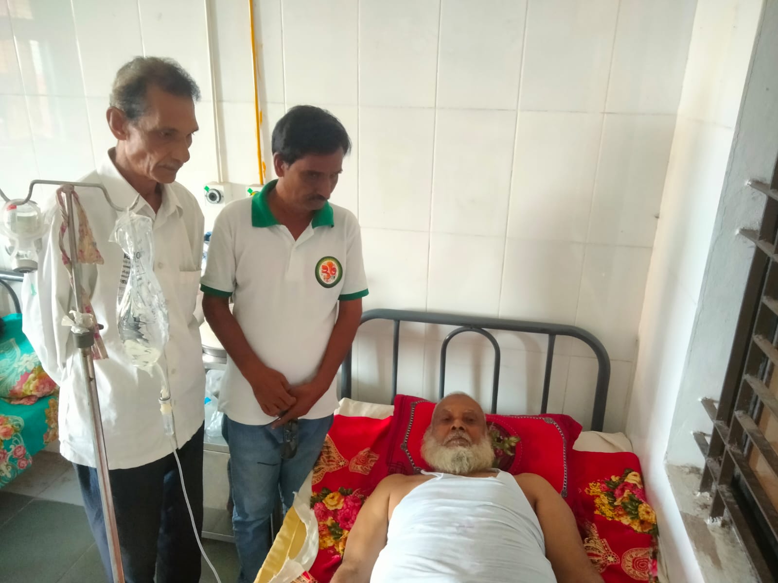 অসুস্থ আব্দুল মজিদকে হাসপাতালে দেখতে গেলেন সাংবাদিক নেতৃবৃন্দ