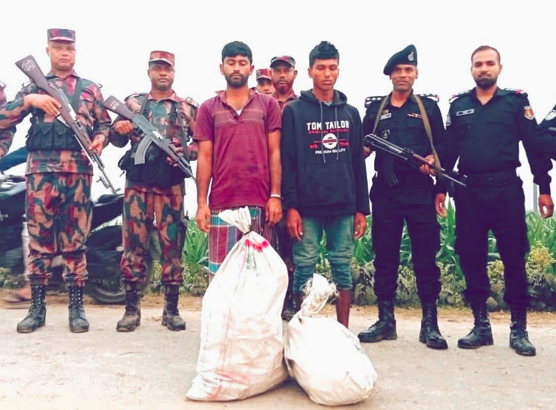 দিনাজপুর জেলার বিরল সীমান্ত এলাকায় বিজিবি ও র‌্যাবের যৌথ অভিযানে আসামীসহ বিপুল পরিমাণ ভারতীয় স্কাফ সিরাপ আটক