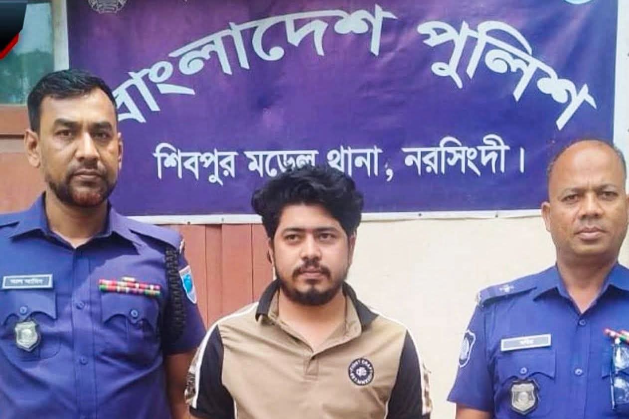 শিবপুর উপজেলা পরিষদের চেয়ারম্যান হারুন খাঁ হত্যা মামলার আসামি ‘শুটার মোবারক’ গ্রেফতার। 