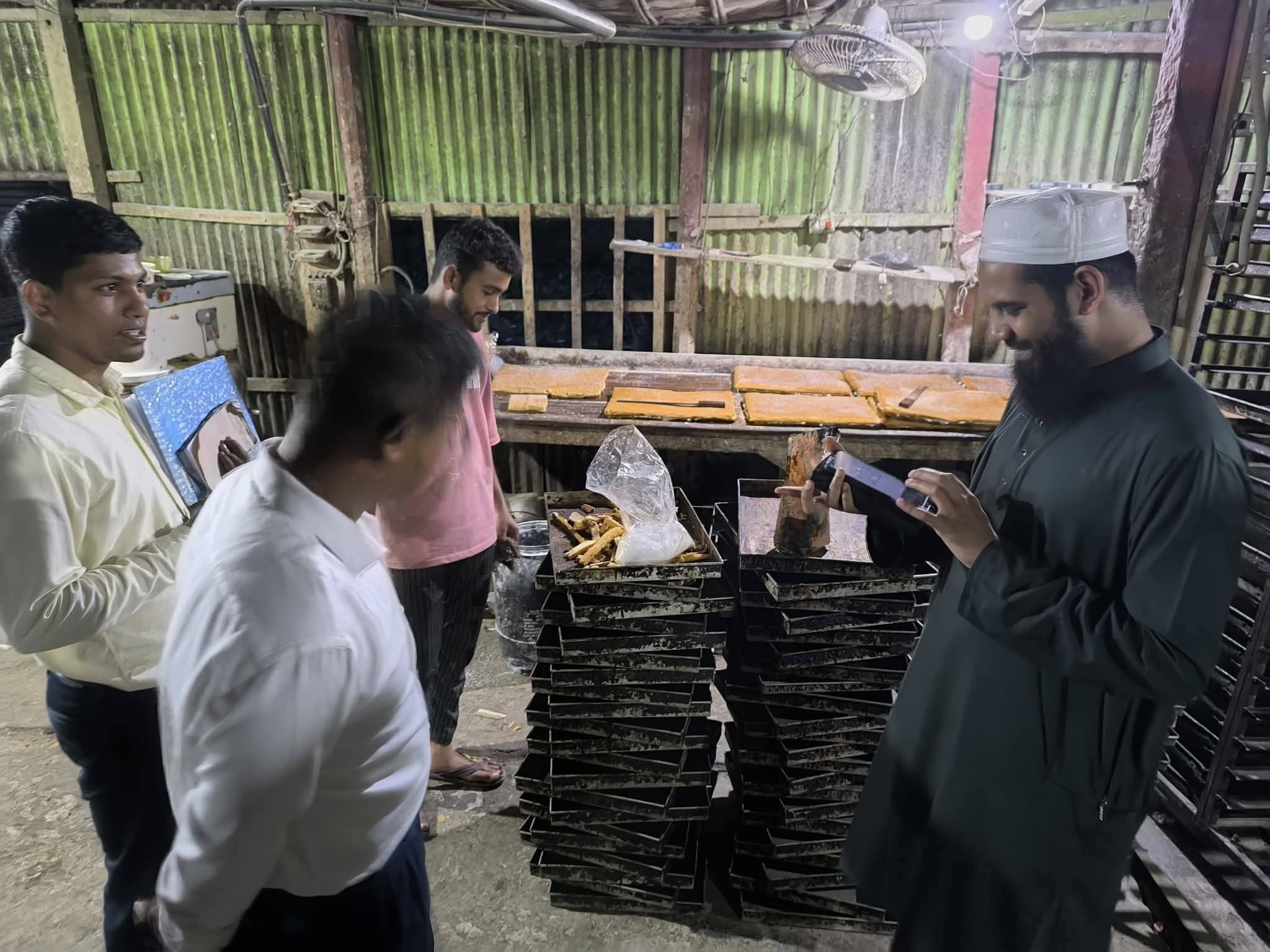 ইউরিয়া সার মিশিয়ে খাদ্য প্রস্তুত, নরসিংদীতে বেকারি মালিককে ৫০ হাজার টাকা জরিমানা”