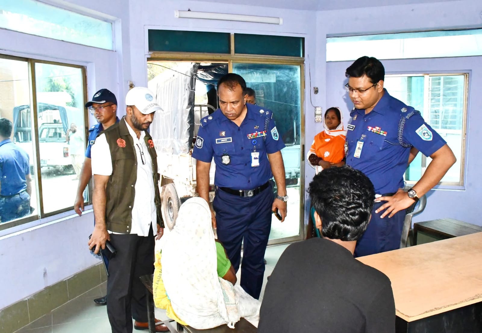 দিনাজপুর কোতয়ালী থানা আকস্মিক পরিদর্শন ও সেবা গ্রহীতাদের সমস্যা ও অভিযোগ দ্রুত নিষ্পত্তির নির্দেশনা প্রদান করেন পুলিশ সুপার। 