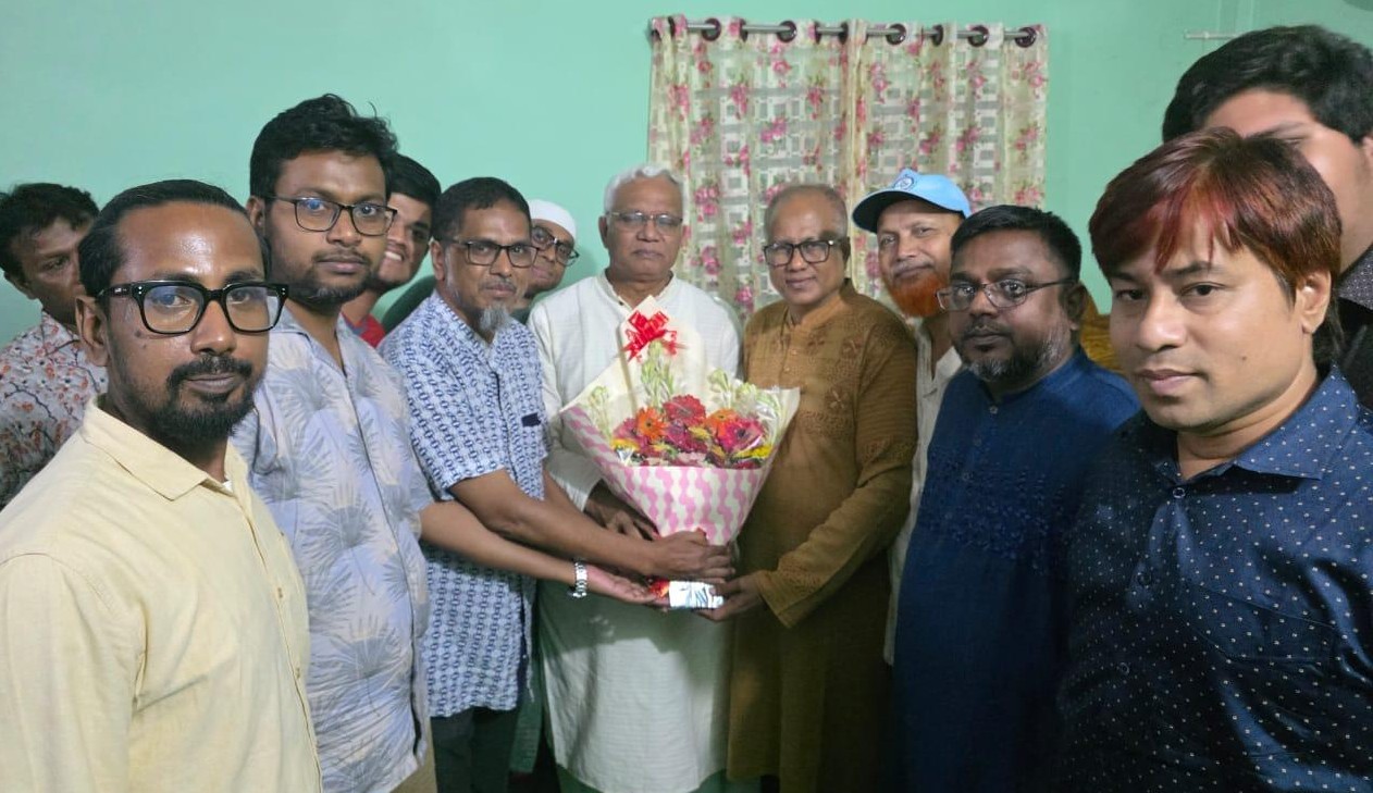 দিমেক হাসপাতাল ব্যবস্থাপনা কমিটির সভাপতি মনোনিত হওয়ায় ডা. জাহিদ হোসেনকে জেলা ড্যাবের ফুলেল শুভেচ্ছা