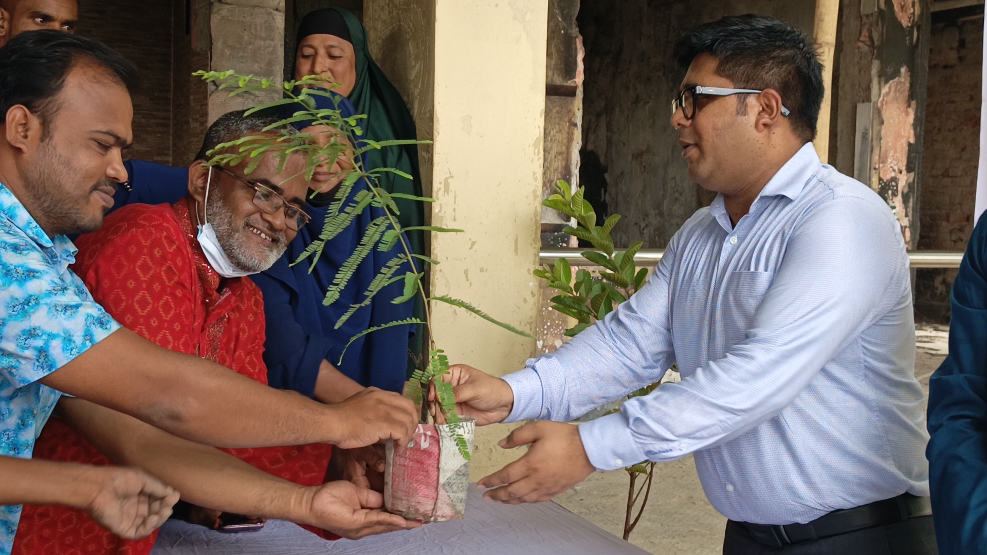 নরসিংদী সদর মেহেরপাড়া ইউনিয়নে ডেঙ্গু প্রতিরোধ সচেতনতামূলক কর্মশালা ও চারা বিতরণ
