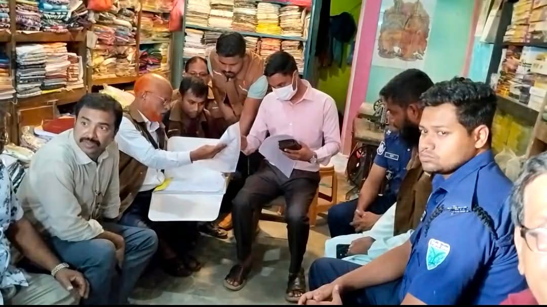 ধর্মপাশার সুখাইড় বাজারে প্রশাসনের সহায়তায় বেদখল জায়গা ফেরত পেয়েছেন অভিজিৎ সরকার