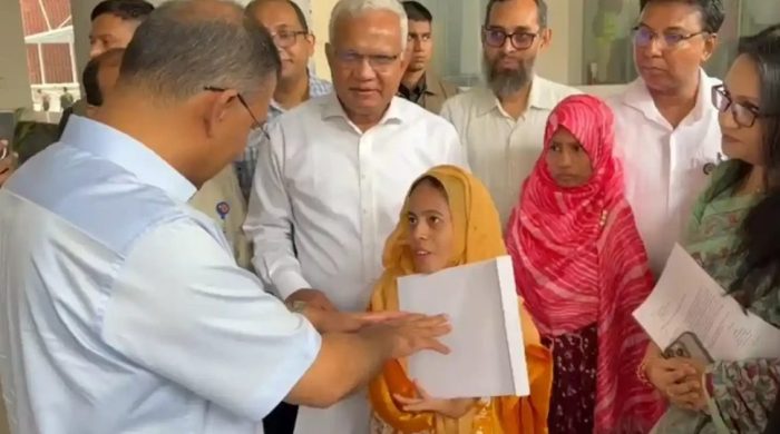 প্রধানমন্ত্রী তিন প্রতিবন্ধীকে চাকরি দিলেন