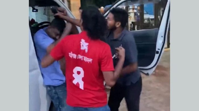 হবিগঞ্জে এনসিপির গাড়িবহরে ছাত্রদলের হামলার অভিযোগ, আহত হয়েছেন সারজিসসহ অনেকে
