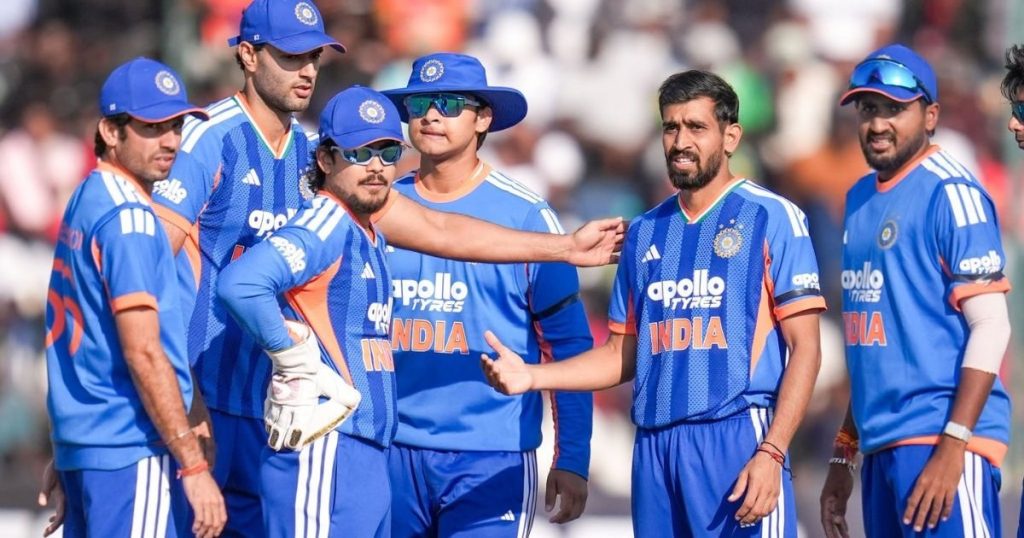 ভারতীয় ক্রিকেট দলের জন্য মাঠের বাউন্ডারি বড় করার পরামর্শ দিয়েছেন গাভাস্কার