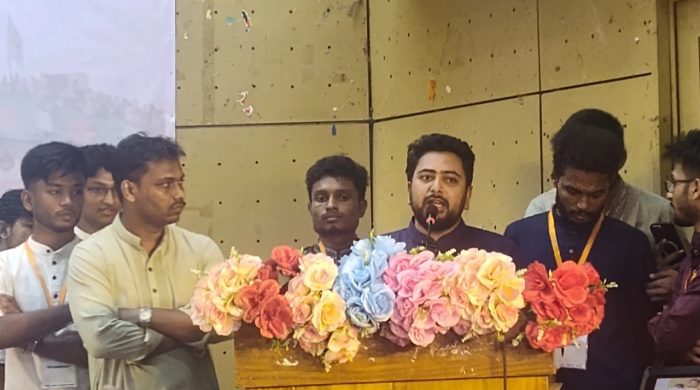 বালুর ট্রাক বা ট্রাক্টর রাখার বিষয়ে নাহিদ ইসলামের বক্তব্য