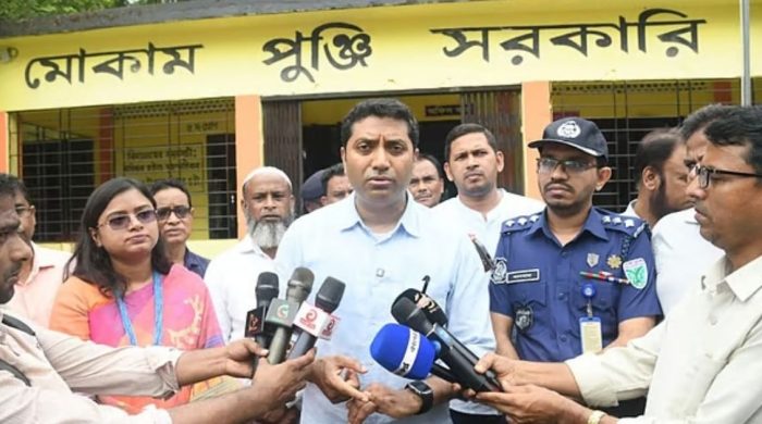 গান শোনা নিয়ে আলোচনা কেন, প্রশ্ন প্রতিমন্ত্রীর