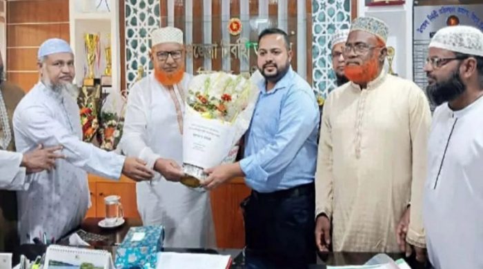 কুষ্টিয়ায় নতুন ইউএনওকে সংবর্ধনা, বিতর্কিত পদমর্যাদা নিয়ে আলোচনা