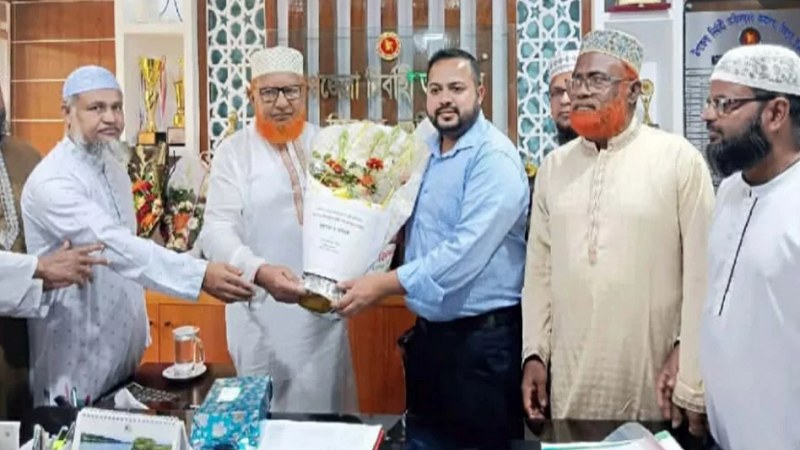 কুষ্টিয়ায় নতুন ইউএনওকে সংবর্ধনা, বিতর্কিত পদমর্যাদা নিয়ে আলোচনা