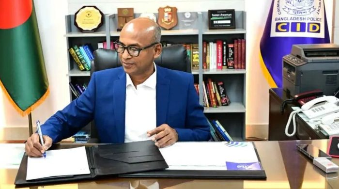 সিআইডির নতুন প্রধান হিসেবে দায়িত্ব নিলেন ব্যারিস্টার মোহাম্মদ মোশাররফ হোছাইন