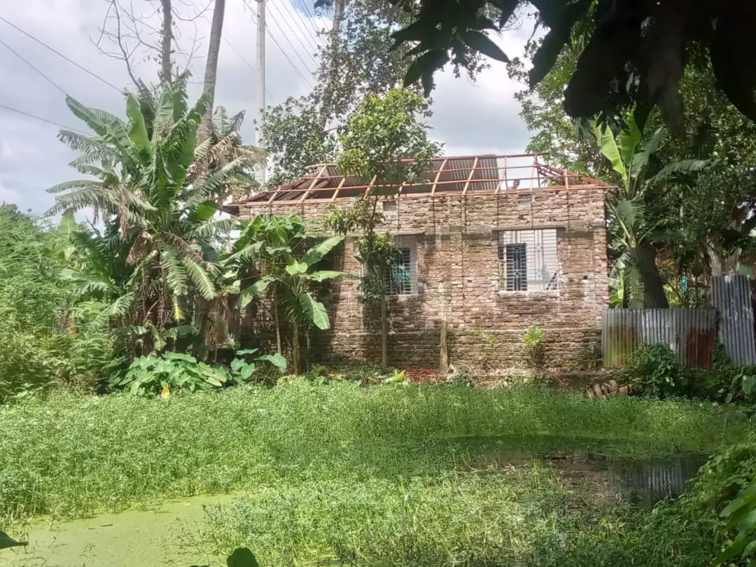 নরসিংদী হাজীপুর গেইট বাজারে রেলওয়ের সরকারি জমি দখল ও খোলা স্ট্যাম্পে বিক্রির অভিযোগ, তদন্তের দাবি। 