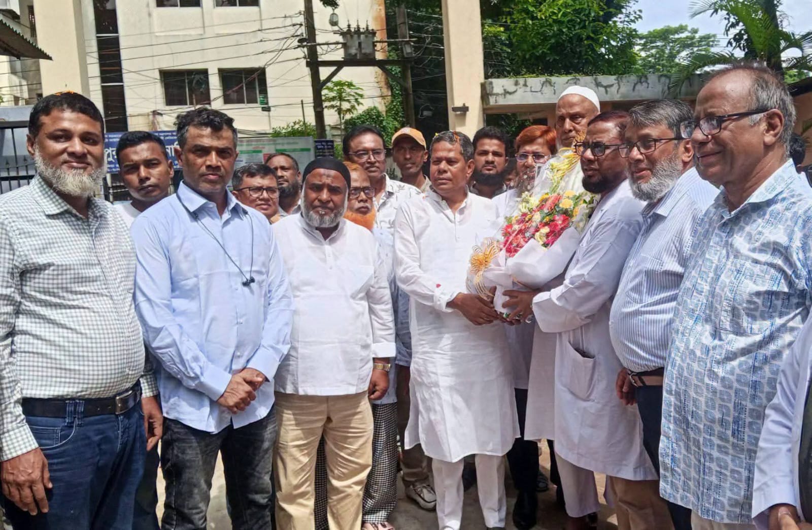 দিনাজপুর ডায়াবেটিস হাসপাতাল কর্তৃপক্ষ এমপি সৈয়দ জাহাঙ্গীর আলমকে সংবর্ধনা প্রদান করেছে