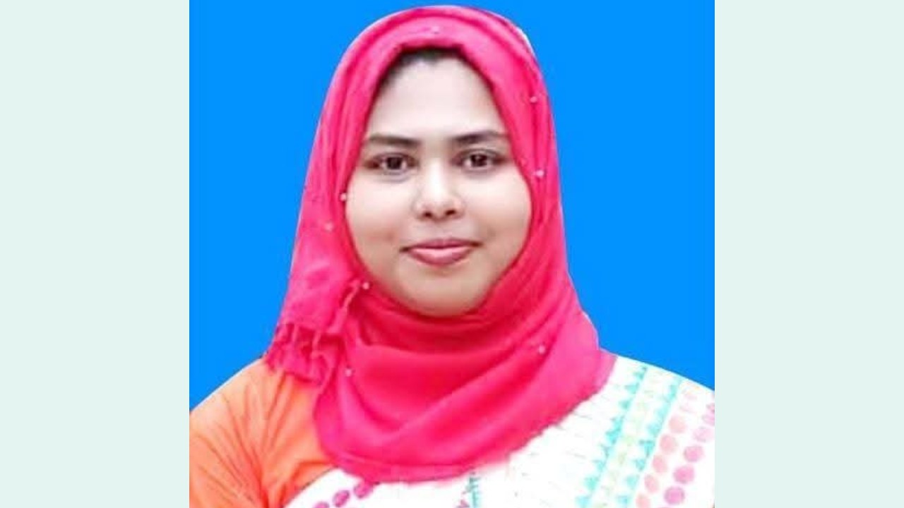 গৌরীপুরে খাল খননের অব্যয়িত ৯৯ লাখ টাকা কোষাগারে জমা দিচ্ছেন ইউএনও