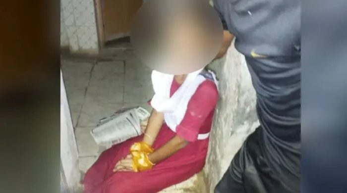 খুলনার স্কুলের বাথরুম থেকে উদ্ধার হল হাত-পা-মুখ বাঁধা ছাত্রী