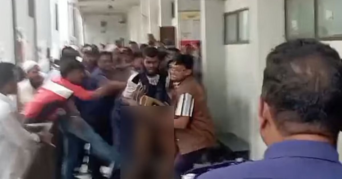 নারায়ণগঞ্জে বুলবুল হত্যা মামলার আসামিকে আদালত প্রাঙ্গণে মারধর