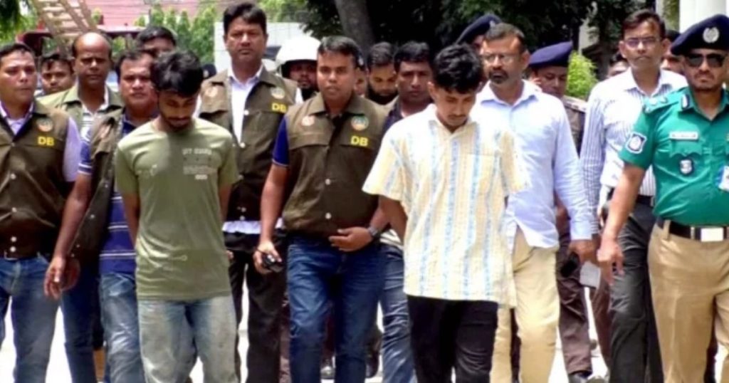 রংপুরে চারজন হত্যার ঘটনায় শিক্ষার্থীদের মানববন্ধন ও পুলিশের বক্তব্যে প্রশ্ন