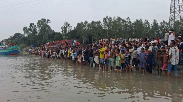 যমুনা নদীতে গোসল করতে গিয়ে দুই স্কুলছাত্র নিখোঁজ