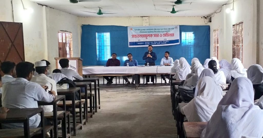 নোয়াখালীতে সড়ক নিরাপত্তায় সচেতনতা বৃদ্ধি করছে বিআরটিএ
