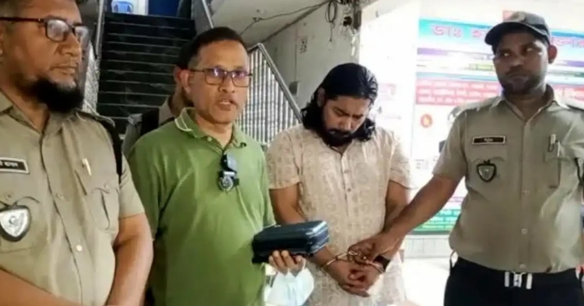 চাঁদপুরে হাসপাতাল থেকে ইয়াবাসহ চিকিৎসক আটক