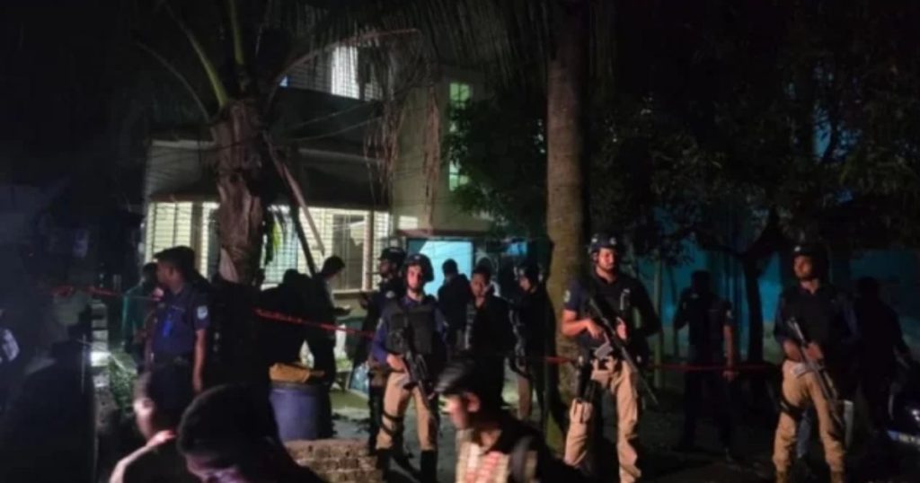 সাভারে অভিযান: ৯টি বিস্ফোরক ও গান পাউডার উদ্ধার