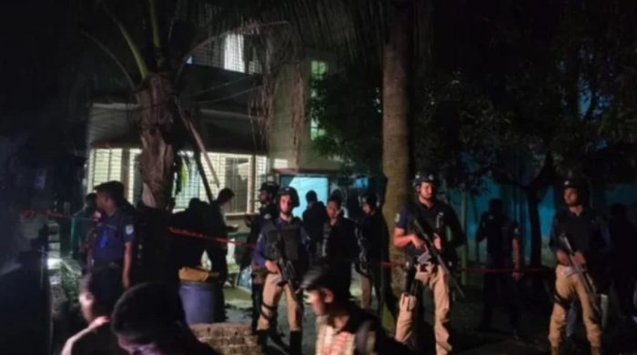 সাভারে অভিযান: ৯টি বিস্ফোরক ও গান পাউডার উদ্ধার