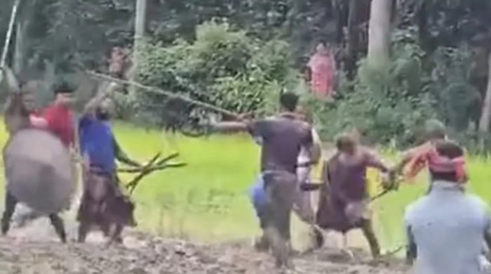 সালথায় জমি বিরোধে সংঘর্ষ, আহত ১০, বাড়িঘর ভাঙচুর