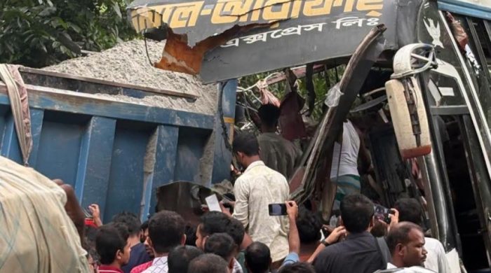 চাঁদপুরে বাস-ট্রাক সংঘর্ষে ৩ যাত্রীর মৃত্যু, আহত ১৫