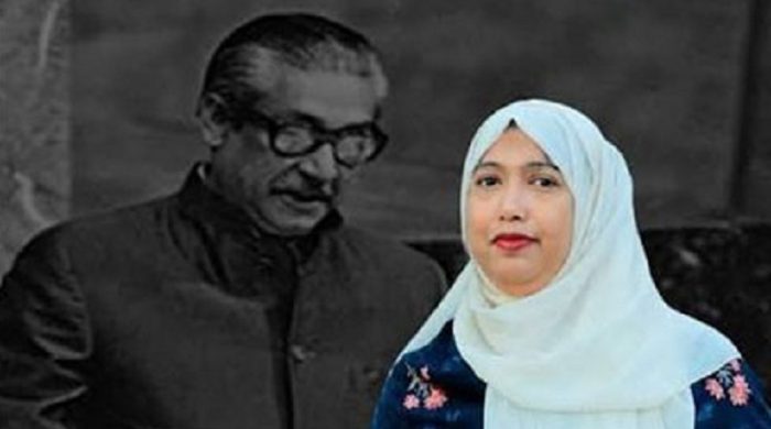 শেখ মুজিবকে নিয়ে ফেসবুকে পোস্ট দেওয়ায় কলেজ প্রভাষক বরখাস্ত