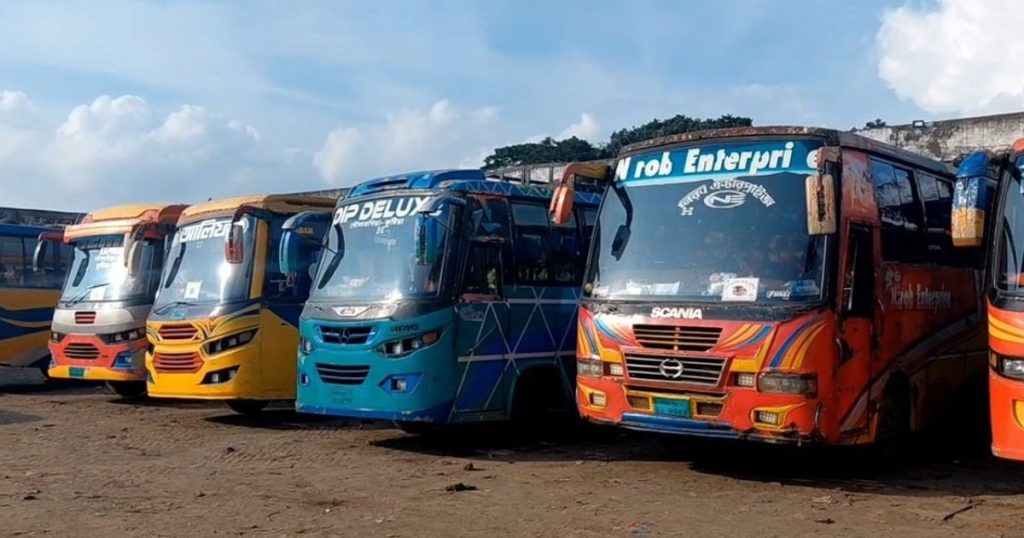 রাজবাড়ী-ফরিদপুর রুটে বাস চলাচল বন্ধ, যাত্রীরা ভোগান্তিতে