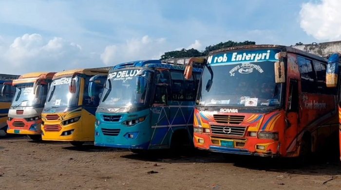 রাজবাড়ী-ফরিদপুর রুটে বাস চলাচল বন্ধ, যাত্রীরা ভোগান্তিতে