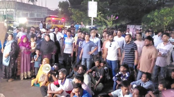 পাবনায় বাপ্পিকে মুক্তি দেওয়ার প্রতিবাদে সড়ক অবরোধ