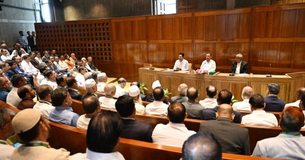 প্রধানমন্ত্রী এমপিদের সতর্ক করে বললেন, দলের ঐক্য রক্ষা করতে হবে