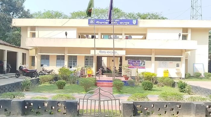 রংপুরে শিক্ষিকার গলায় ছুরি ঠেকিয়ে স্বর্ণের চেইন ছিনতাই