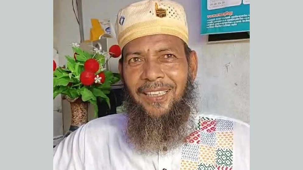 ৫৪ বছর বয়সে এসএসসি পাস করলেন চিকিৎসক ছেলের বাবা