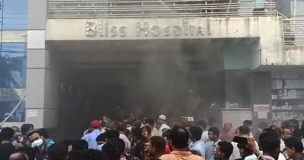 সাতক্ষীরায় ব্লিজ হাসপাতালে আগুন, আহত অর্ধশতাধিক রোগী ও স্বজন