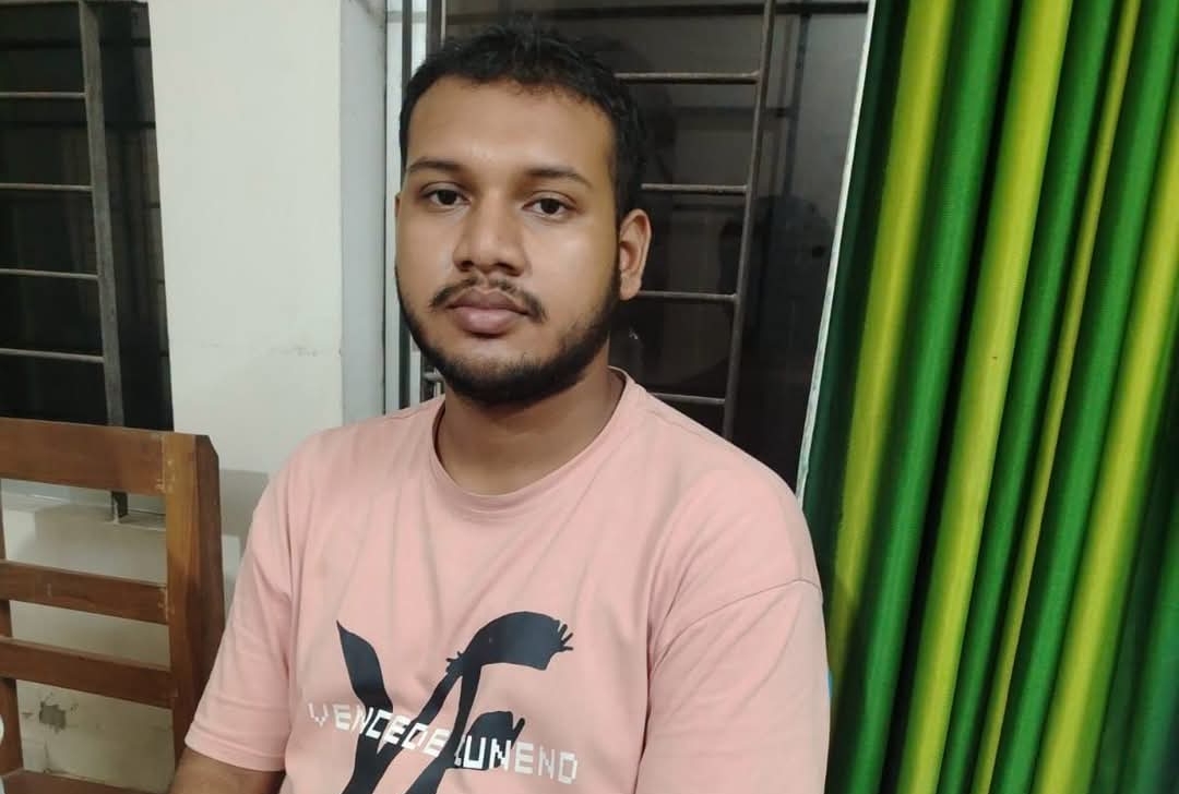 নরসিংদীতে পুলিশের জালে ভুয়া কাদির মোল্লা, গ্রেপ্তার তরুণ