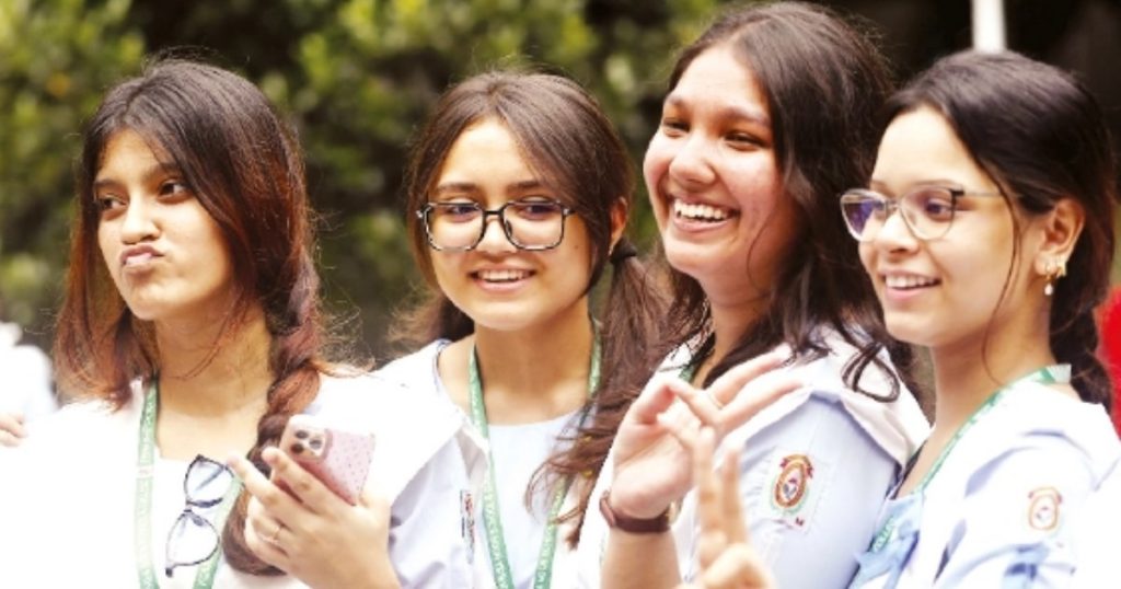 এসএসসি পরীক্ষায় পাশের হার ৬২.২৫ শতাংশ, বিপর্যয়ে ৬ লাখ ৯০ হাজার শিক্ষার্থী ফেল