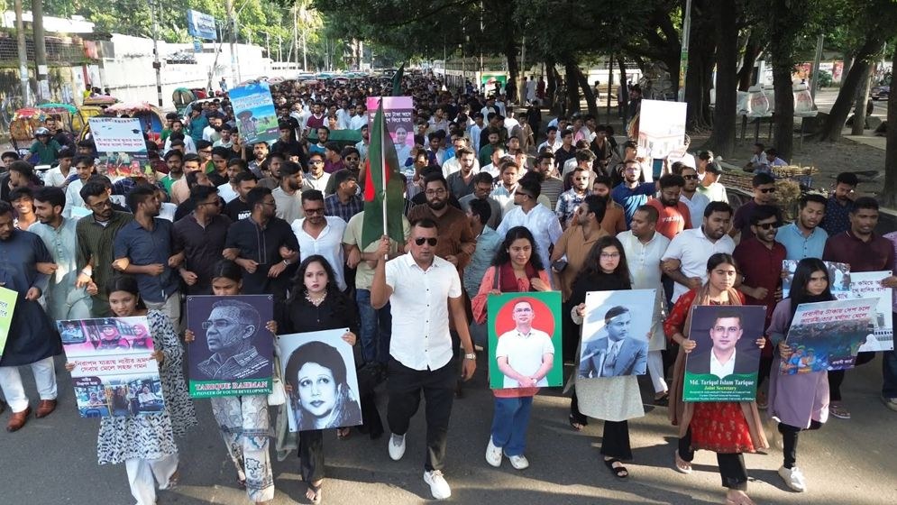 ঢাবিতে ছাত্রদলের শোভাযাত্রা, তারেক রহমানের উন্নয়ন কর্মকাণ্ডের সমর্থন