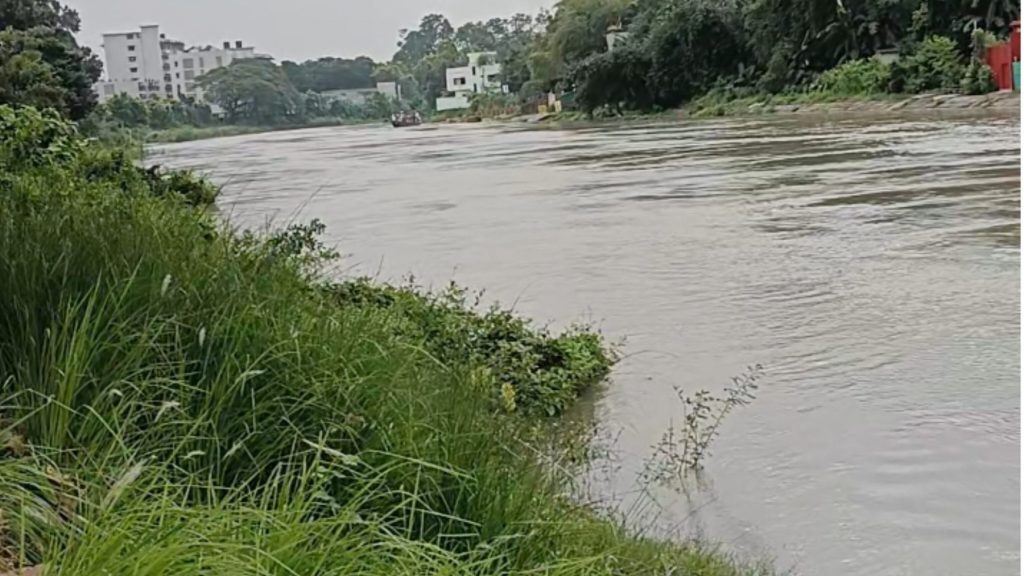 মির্জাপুরে নৌকাডুবি: ২৬ ঘণ্টা পরও নিখোঁজ বৃদ্ধের সন্ধান মেলেনি