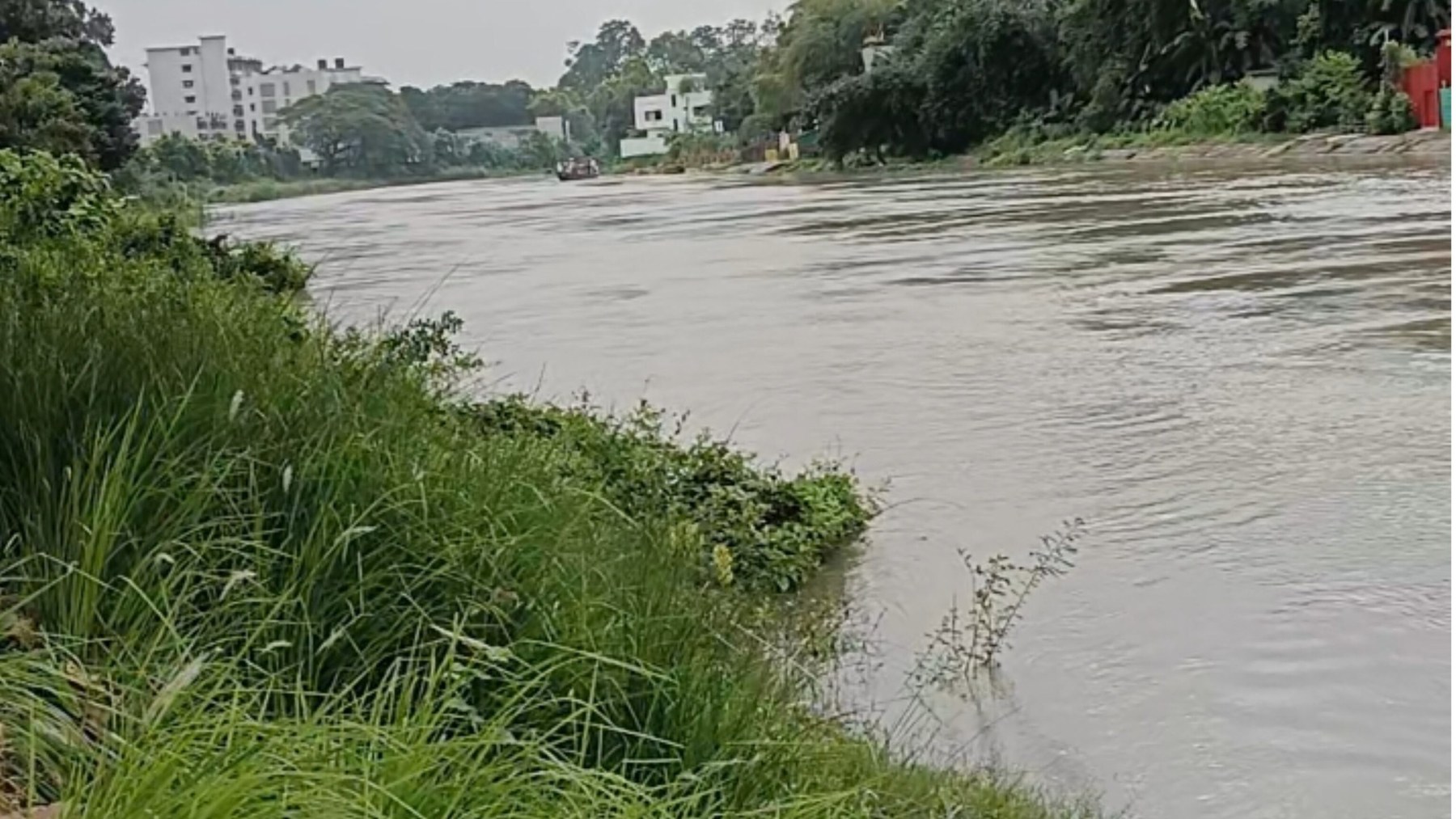 মির্জাপুরে নৌকাডুবি: ২৬ ঘণ্টা পরও নিখোঁজ বৃদ্ধের সন্ধান মেলেনি