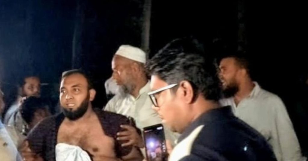 গুরুদাসপুরে জানাজার সময় পুলিশের ওপর হামলা, দুই সদস্য সাময়িক বরখাস্ত