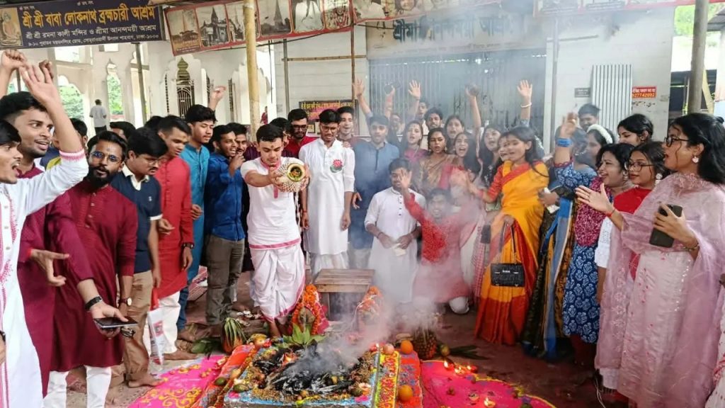 সনাতনী শিক্ষার্থীদের উদ্যোগে বিশ্বশান্তি ও মানবকল্যাণের জন্য শান্তি যজ্ঞ