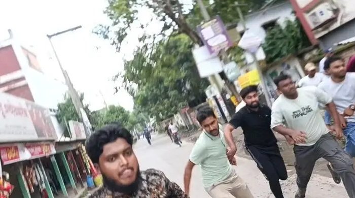 শিবিরের নেতা-কর্মীরা থানায় আশ্রয় নিয়েছেন ছাত্রদলের ধাওয়ার পর