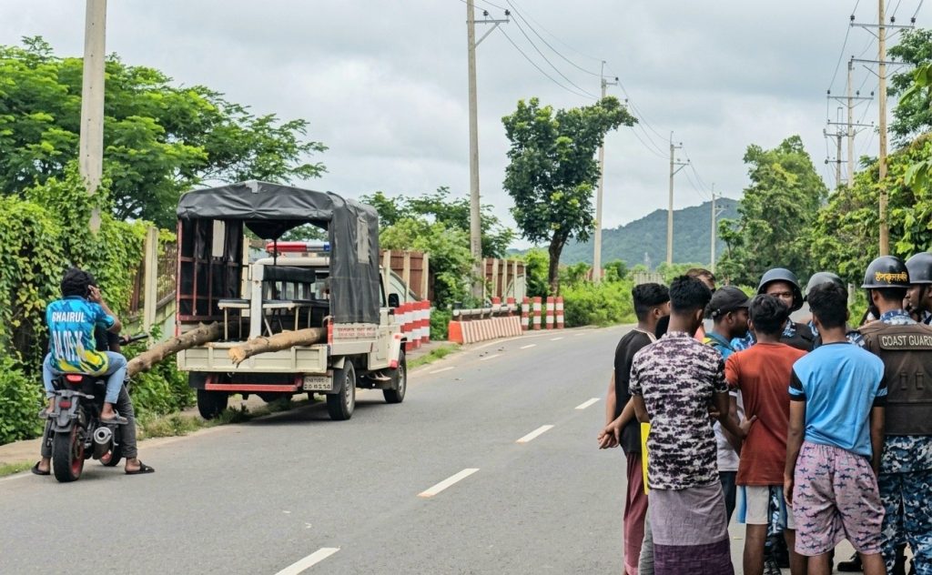 টেকনাফের ১৪ নম্বর ব্রীজে ডাকাতির ঘটনায় উদ্বেগ, ৫৭ লাখ টাকা উদ্ধারের চেষ্টা অব্যাহত