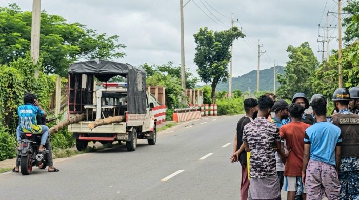 টেকনাফের ১৪ নম্বর ব্রীজে ডাকাতির ঘটনায় উদ্বেগ, ৫৭ লাখ টাকা উদ্ধারের চেষ্টা অব্যাহত