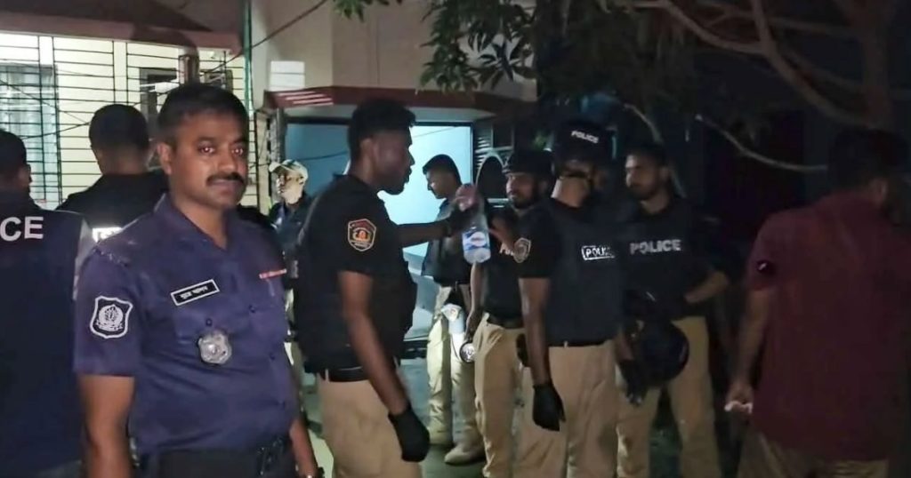 সাভারে জেএমবি সদস্য আটক, বোমাসদৃশ বস্তু উদ্ধার