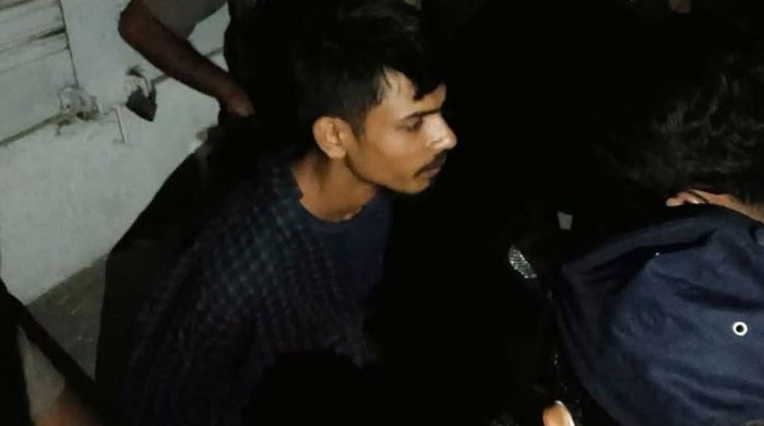 নরসিংদী জেলা কারাগার থেকে পালানো জুয়েল ভুঁইয়া গ্রেপ্তার, উদ্ধার হলো দুই হাতবোমা